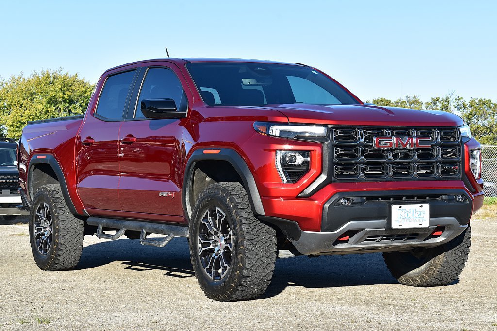 Used 2025 GMC Canyon AT4 w/ Technology Plus Package AWD/4WD image 3