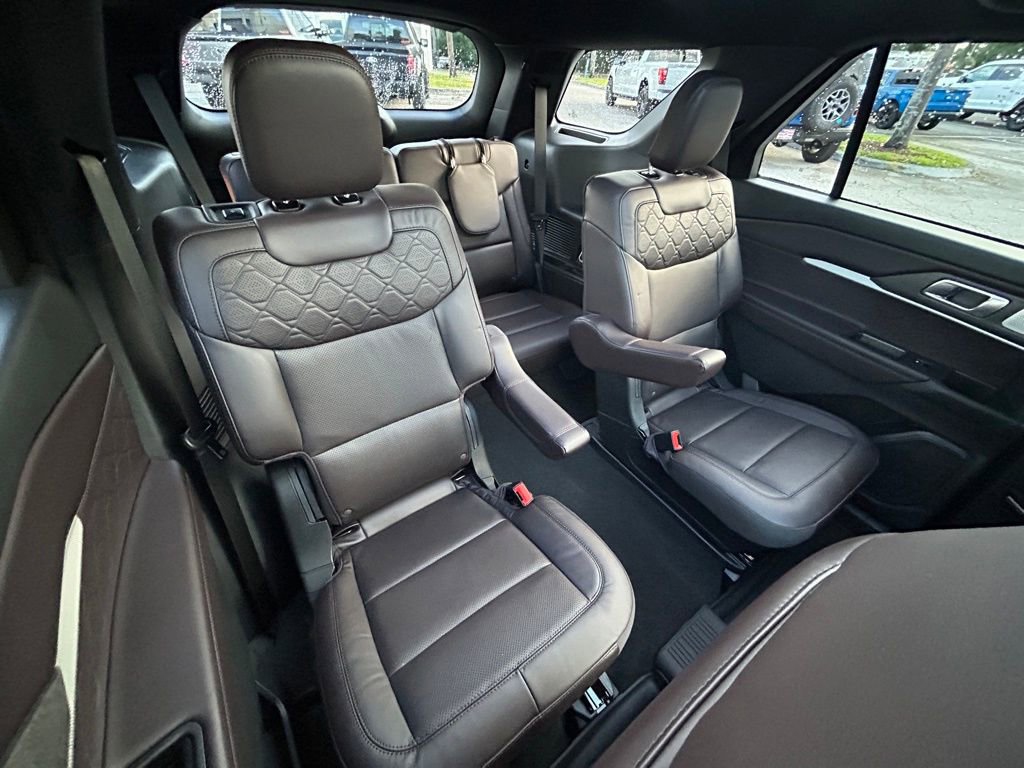 Certified 2025 Ford Explorer Platinum w/ Ultimate Package AWD/4WD image 31