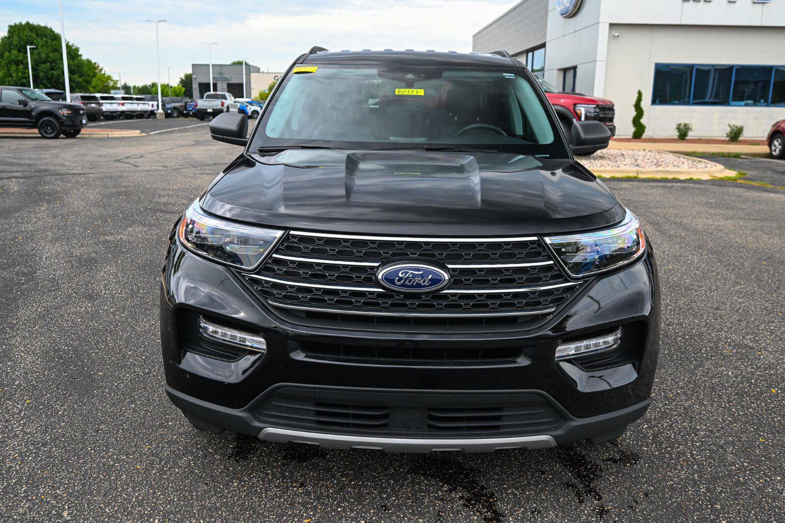 Certified 2024 Ford Explorer XLT w/ Equipment Group 202A AWD/4WD image 10