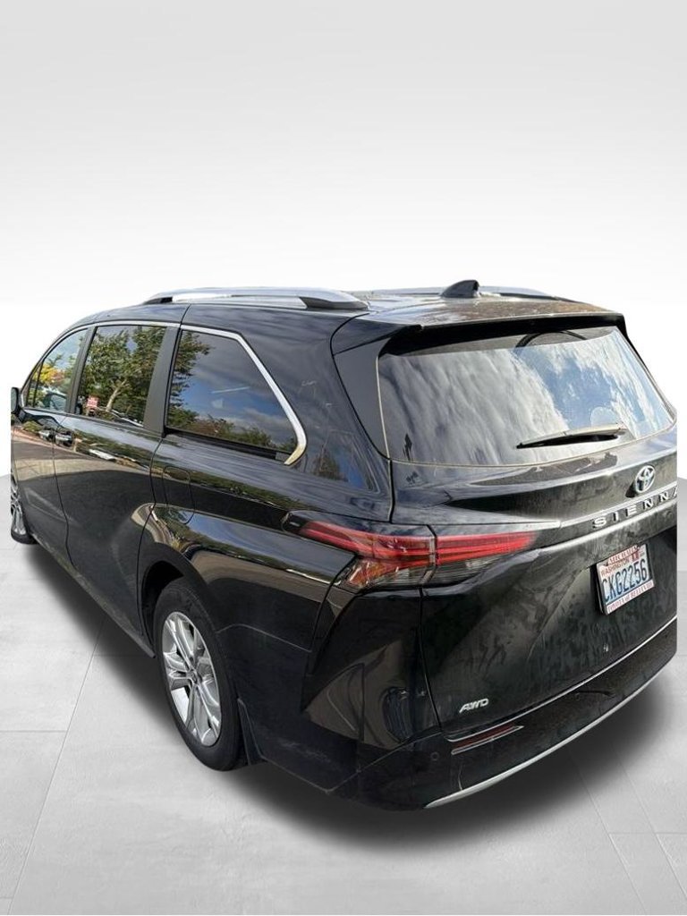 Used 2022 Toyota Sienna Platinum AWD/4WD image 11