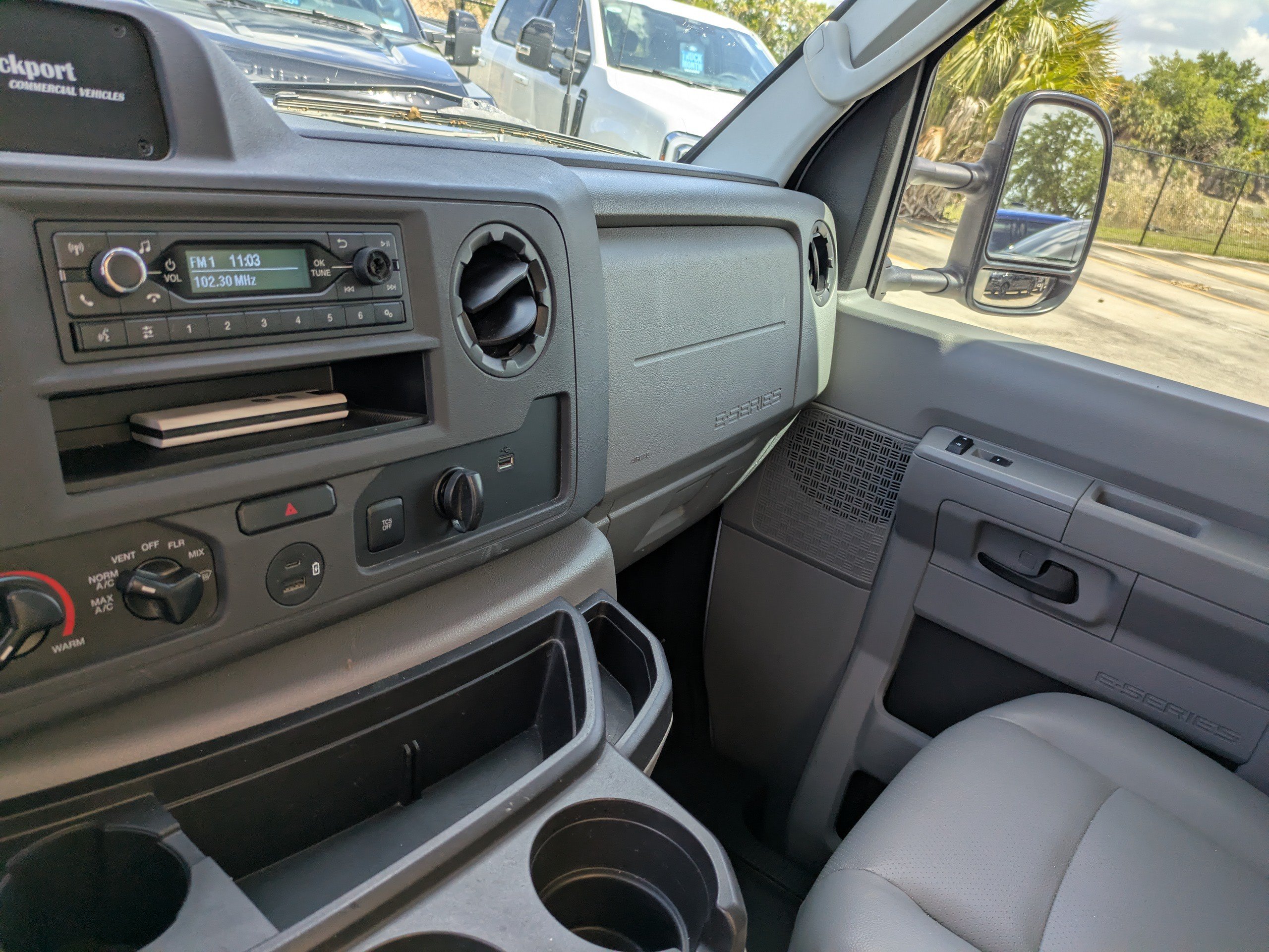 Certified 2023 Ford E-450 and Econoline 450 Super Duty w/ Power Windows & Locks Group RWD image 19