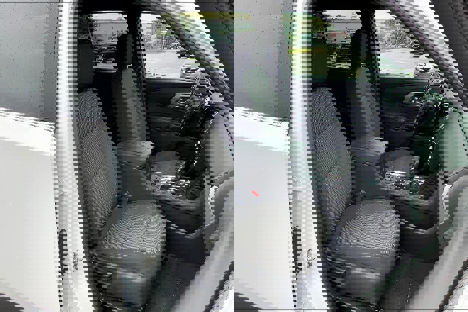 Used 2023 Chevrolet Traverse LT w/ Rear Camera Mirror Package image 11