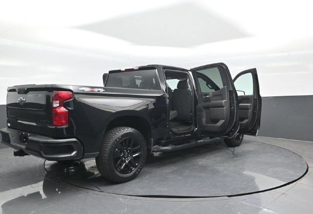 Used 2023 Chevrolet Silverado 1500 Custom w/ 2.7L Blackout Package AWD/4WD image 31