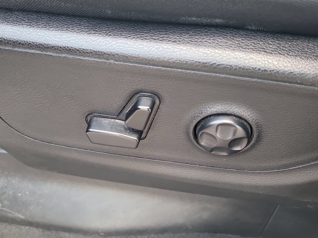 Used 2020 RAM 1500 Big Horn RWD image 17