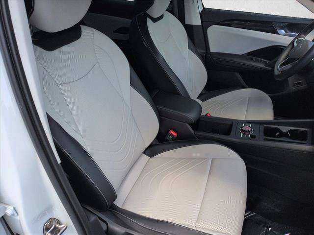 Used 2025 Volkswagen Tiguan SE AWD/4WD image 20