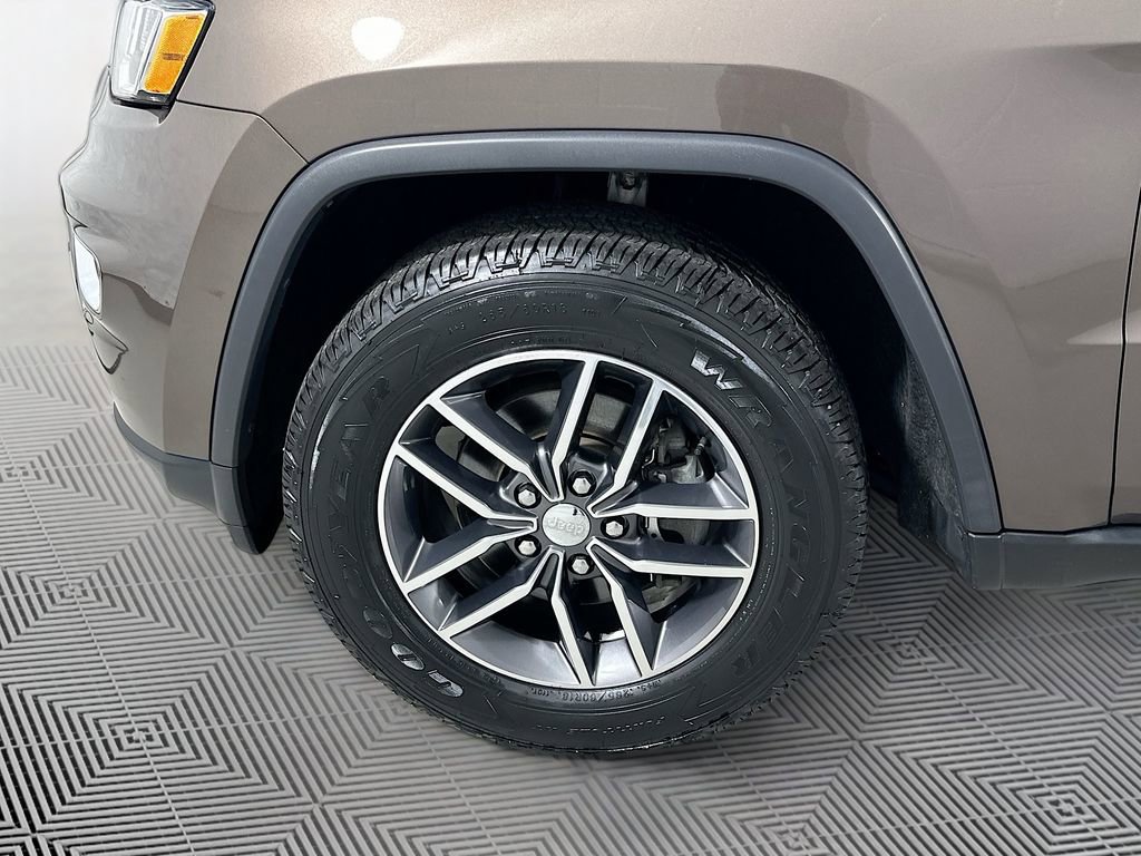 Used 2017 Jeep Grand Cherokee Limited AWD/4WD image 31