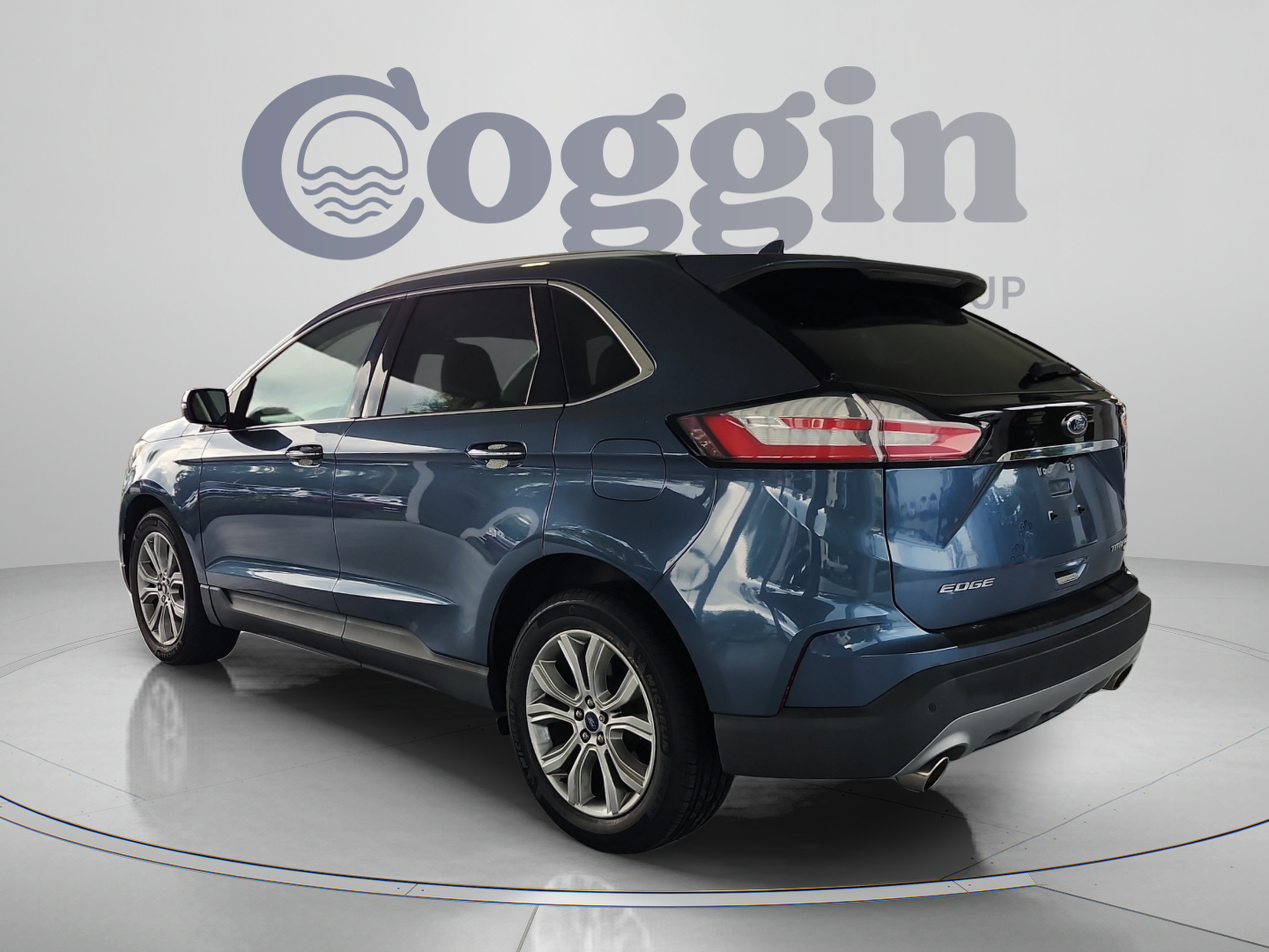 Certified 2019 Ford Edge Titanium w/ Cold Weather Package AWD/4WD image 3