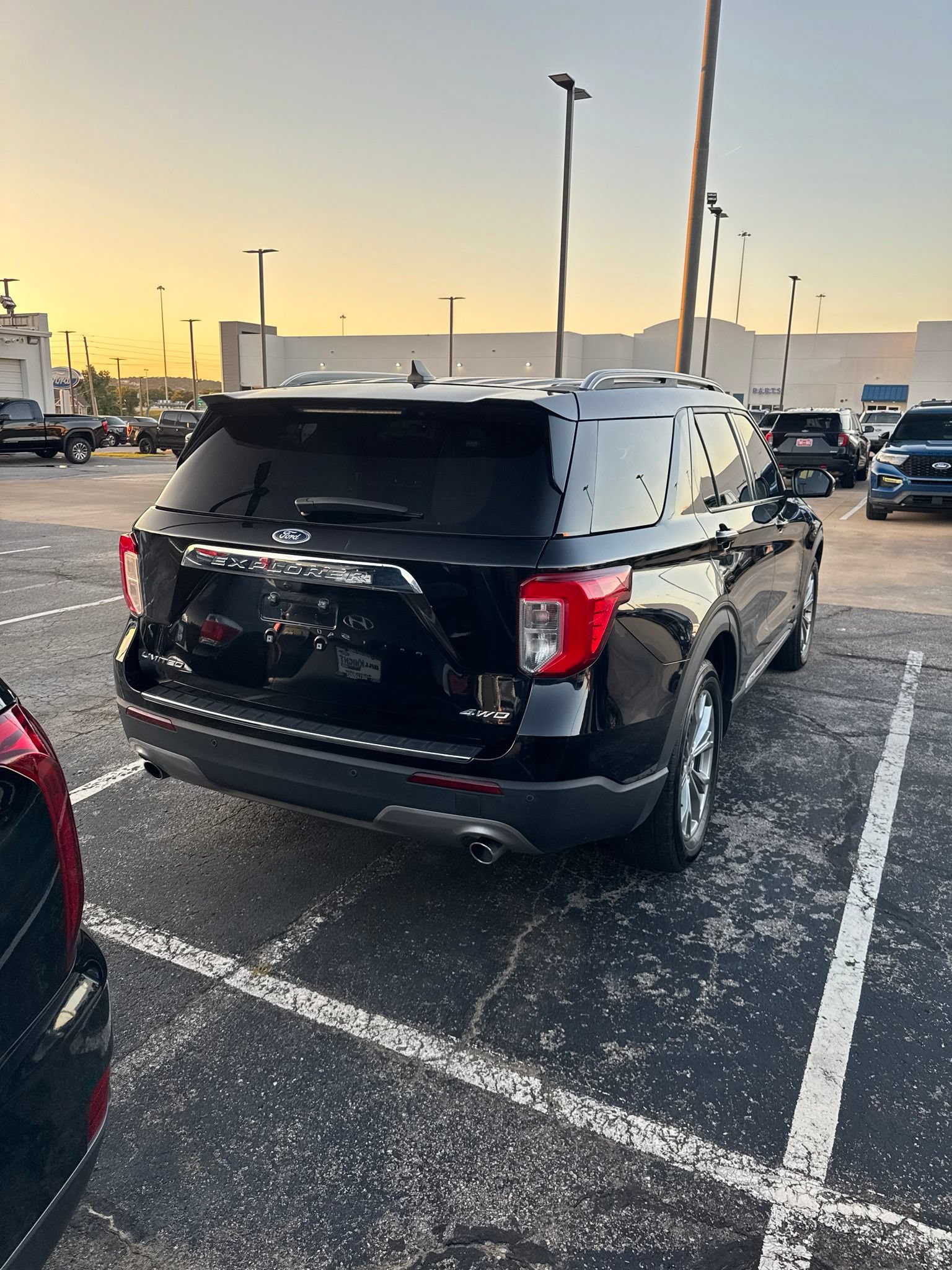 Certified 2022 Ford Explorer Limited w/ Equipment Group 301A AWD/4WD image 3