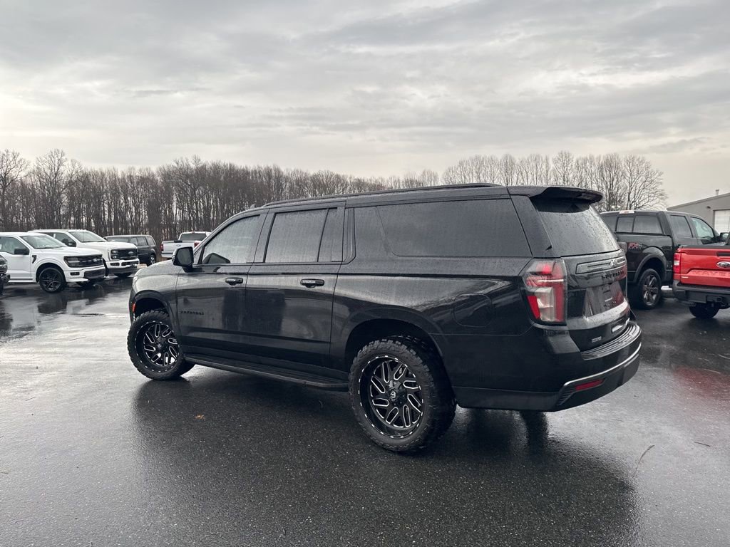 Used 2022 Chevrolet Suburban RST w/ Luxury Package image 4