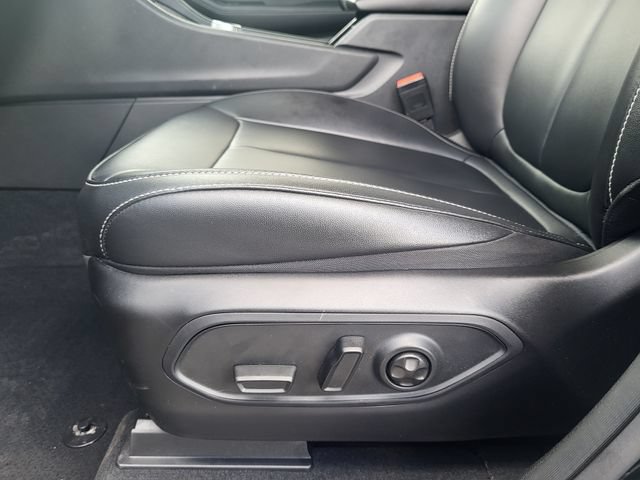 Used 2025 Jeep Grand Cherokee L Limited w/ Black Appearance Package RWD image 23