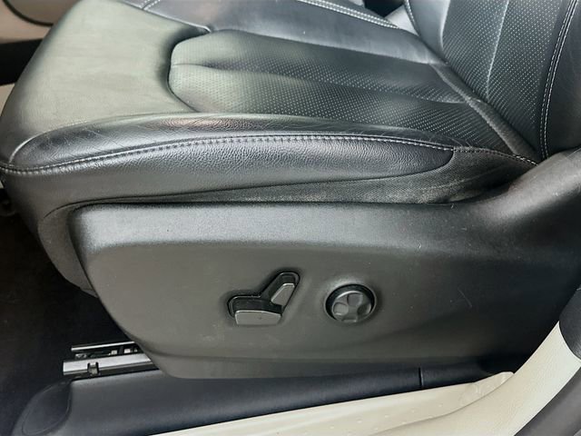 Used 2022 Chrysler Pacifica Touring-L image 18