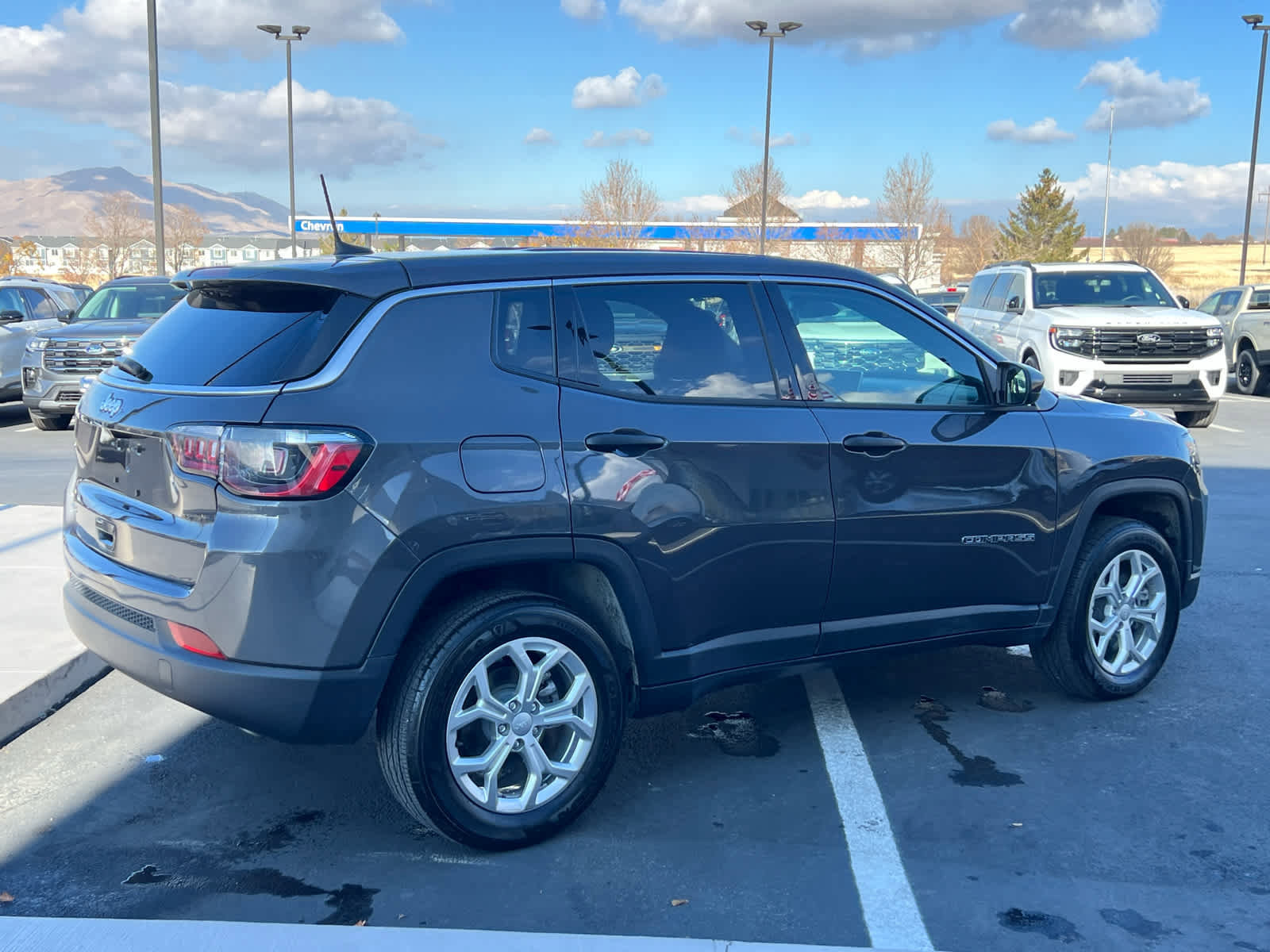 Used 2024 Jeep Compass Sport image 7