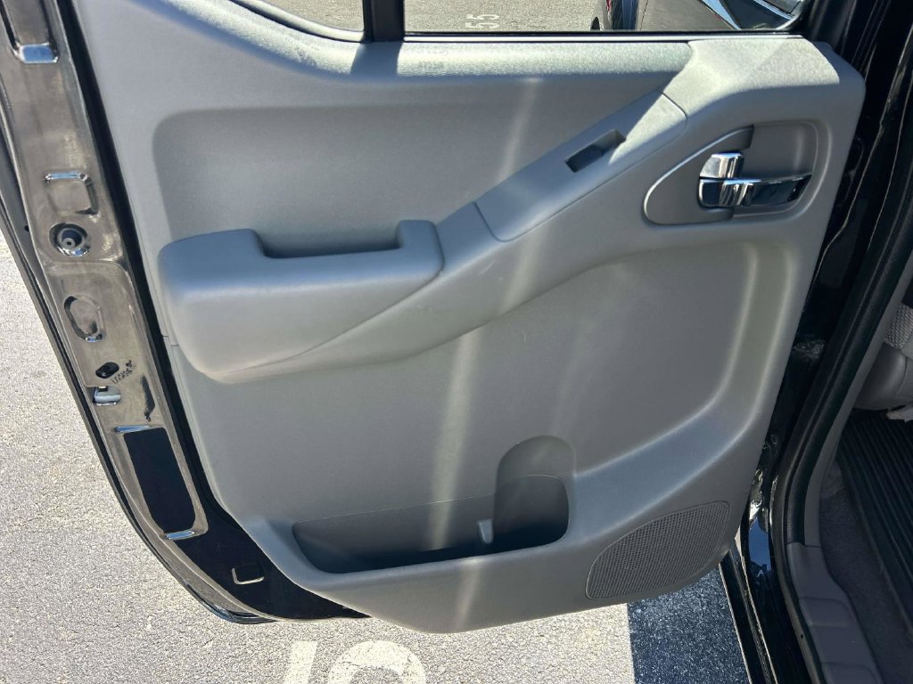Used 2020 Nissan Frontier SV w/ Midnight Edition Floor Mats RWD image 20