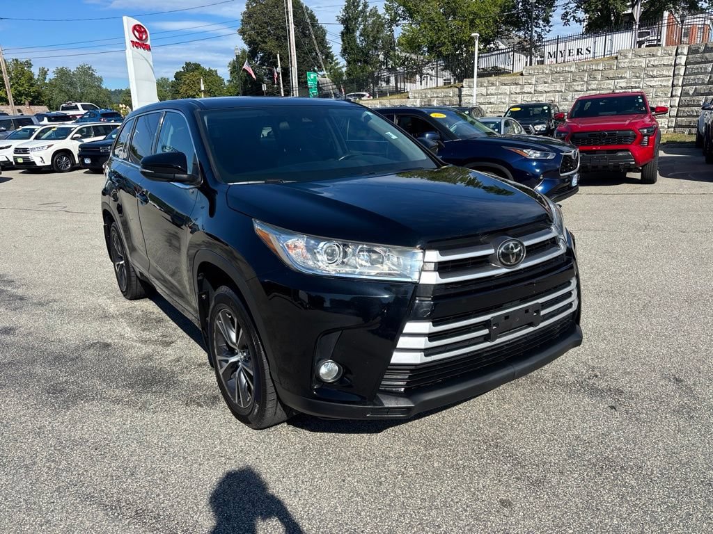 Used 2018 Toyota Highlander Plus AWD/4WD image 4