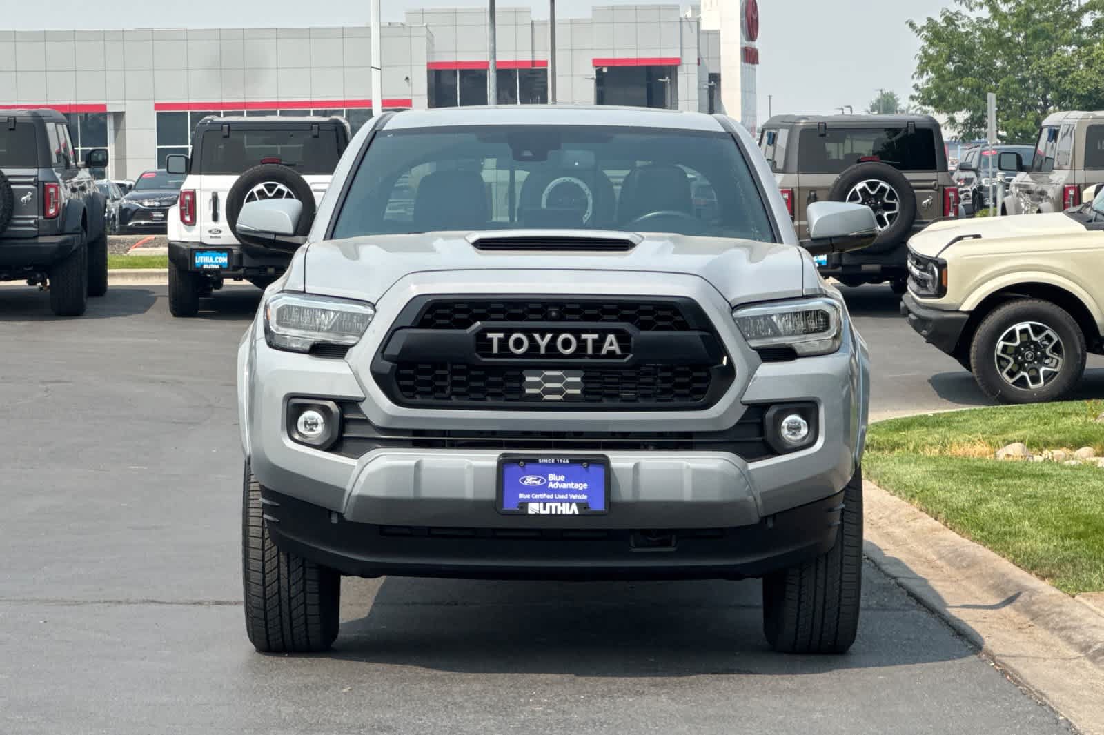 Used 2020 Toyota Tacoma TRD Sport w/ TRD Premium Sport Package AWD/4WD image 10