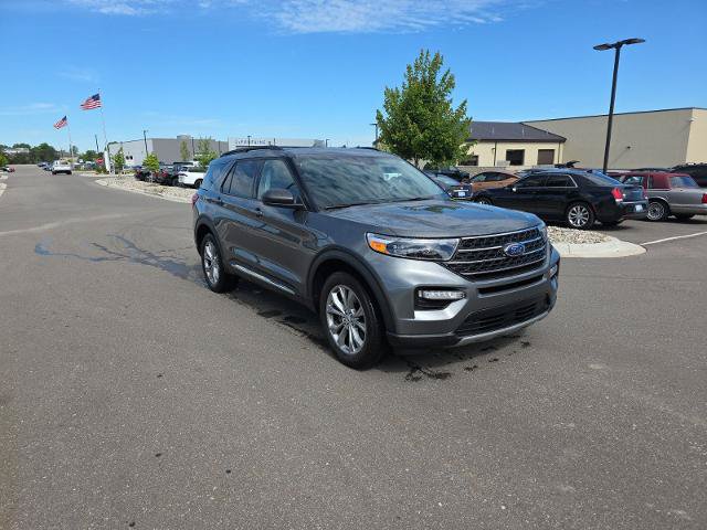 Certified 2023 Ford Explorer XLT w/ Equipment Group 202A AWD/4WD image 3