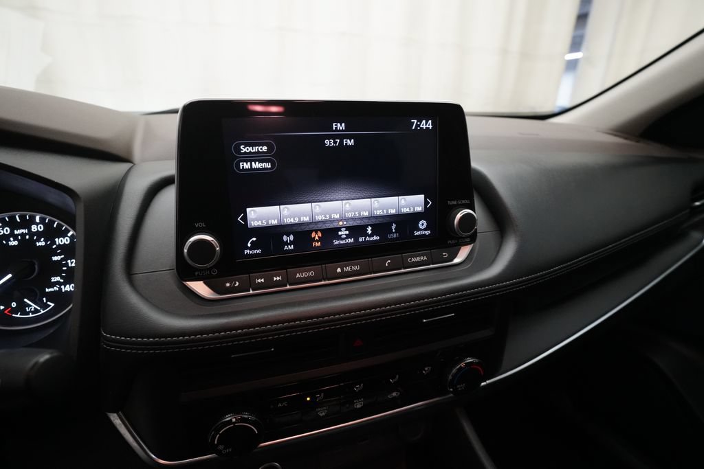 Used 2023 Nissan Rogue S AWD/4WD image 6