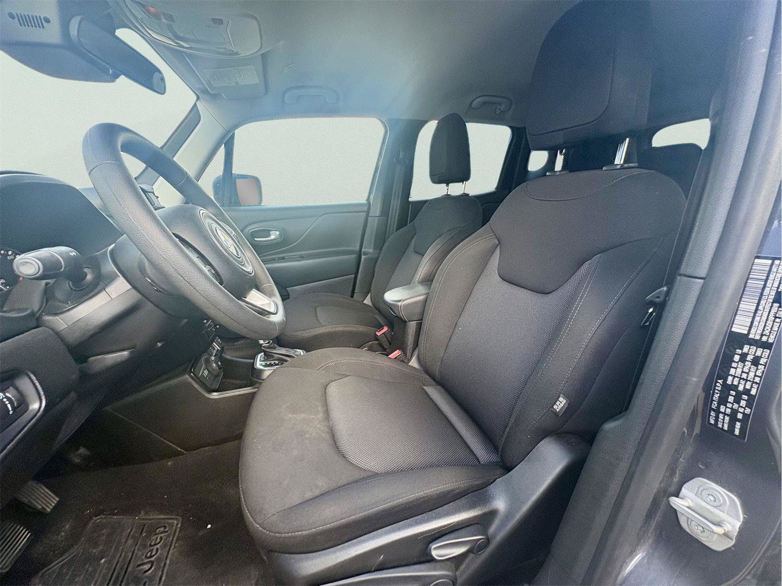 Used 2023 Jeep Renegade Latitude AWD/4WD image 12