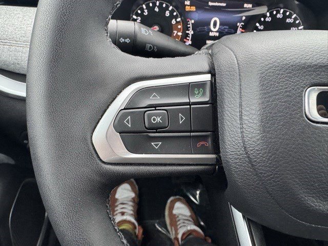 Used 2024 Jeep Compass Latitude image 15