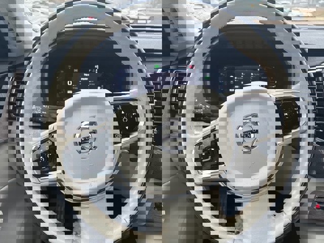 Used 2023 Volvo XC90 T8 Plus w/ Protection Package Premier image 18