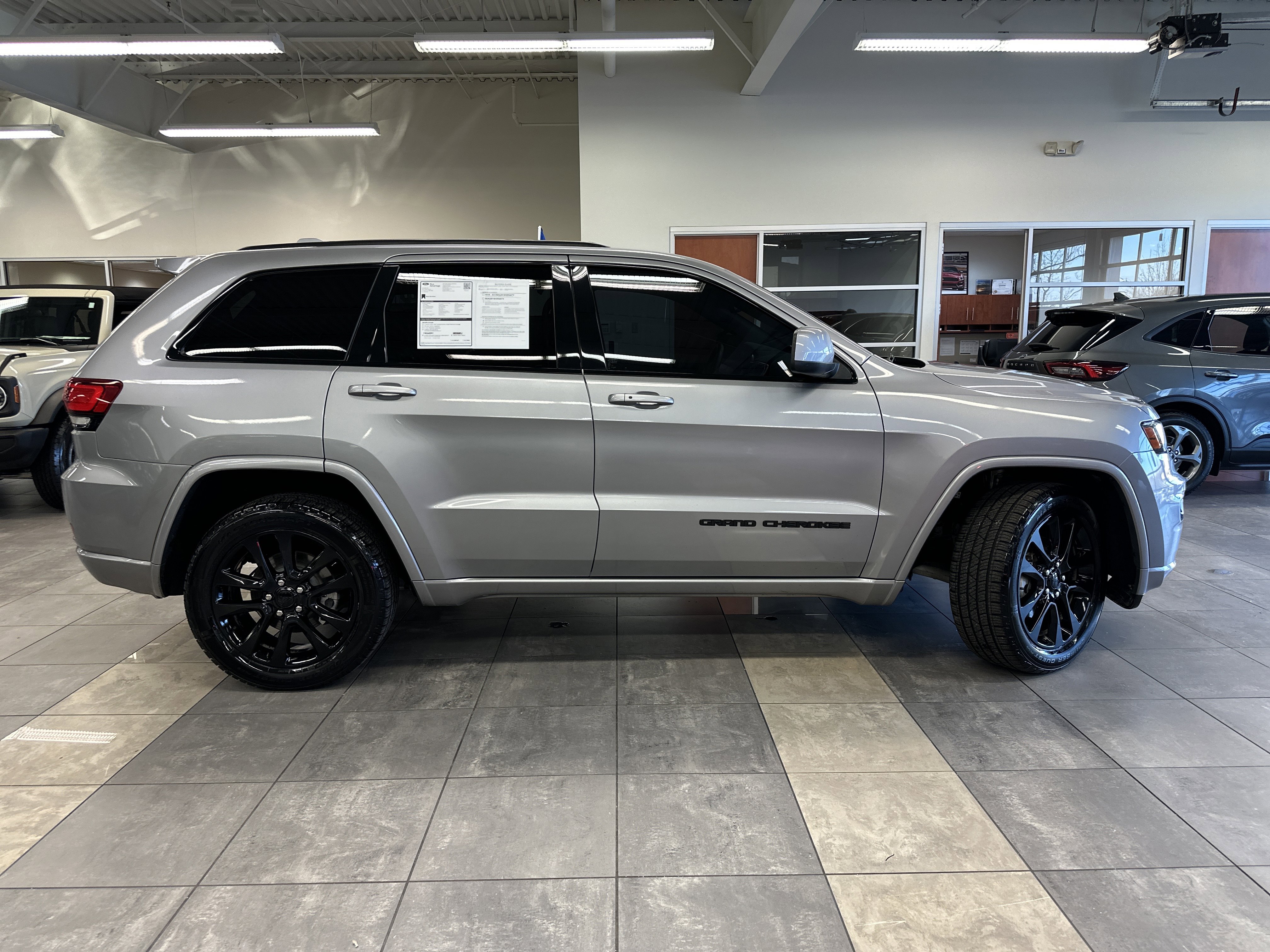 Used 2018 Jeep Grand Cherokee Altitude image 10