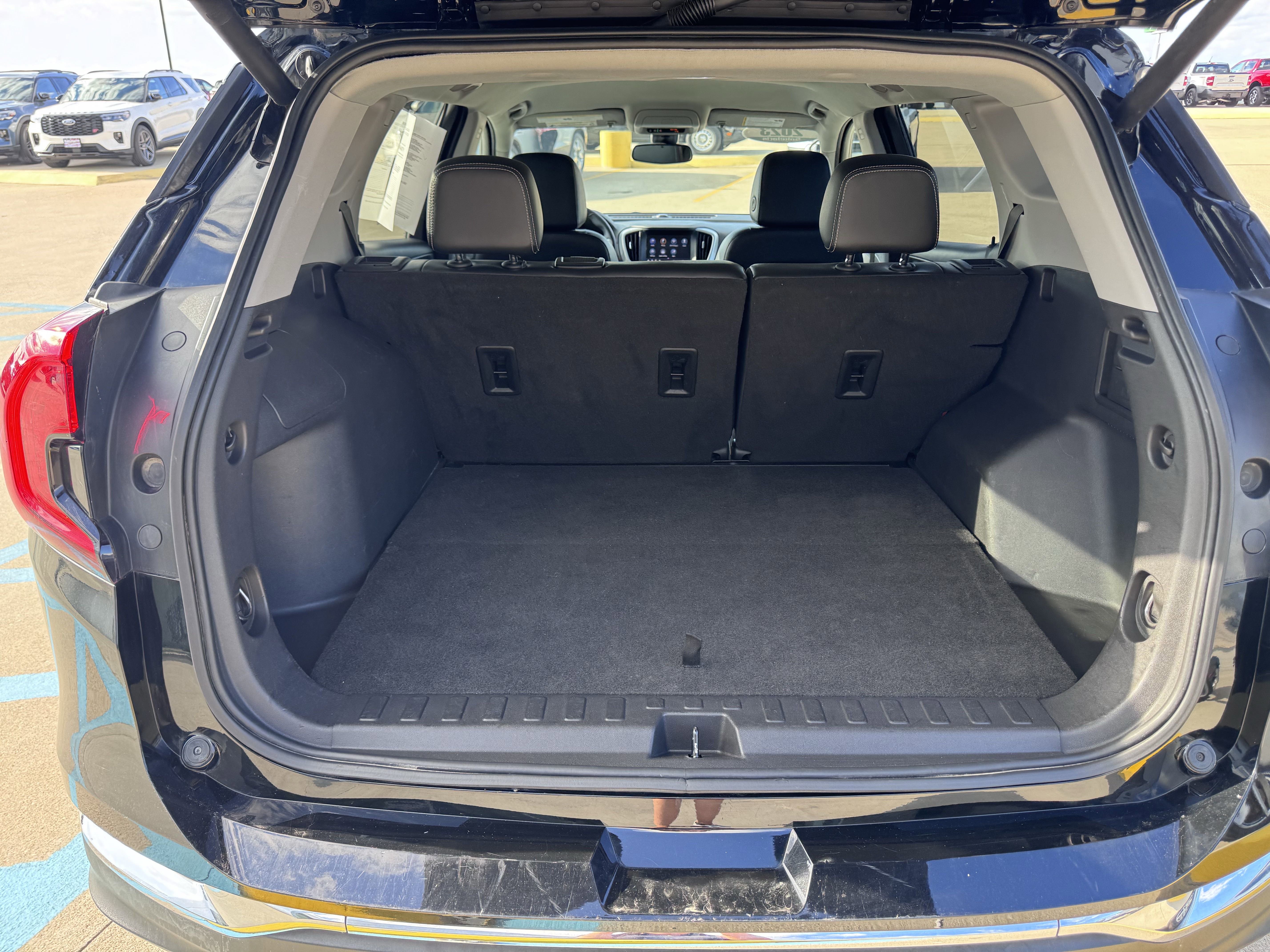 Used 2023 GMC Terrain SLT image 34