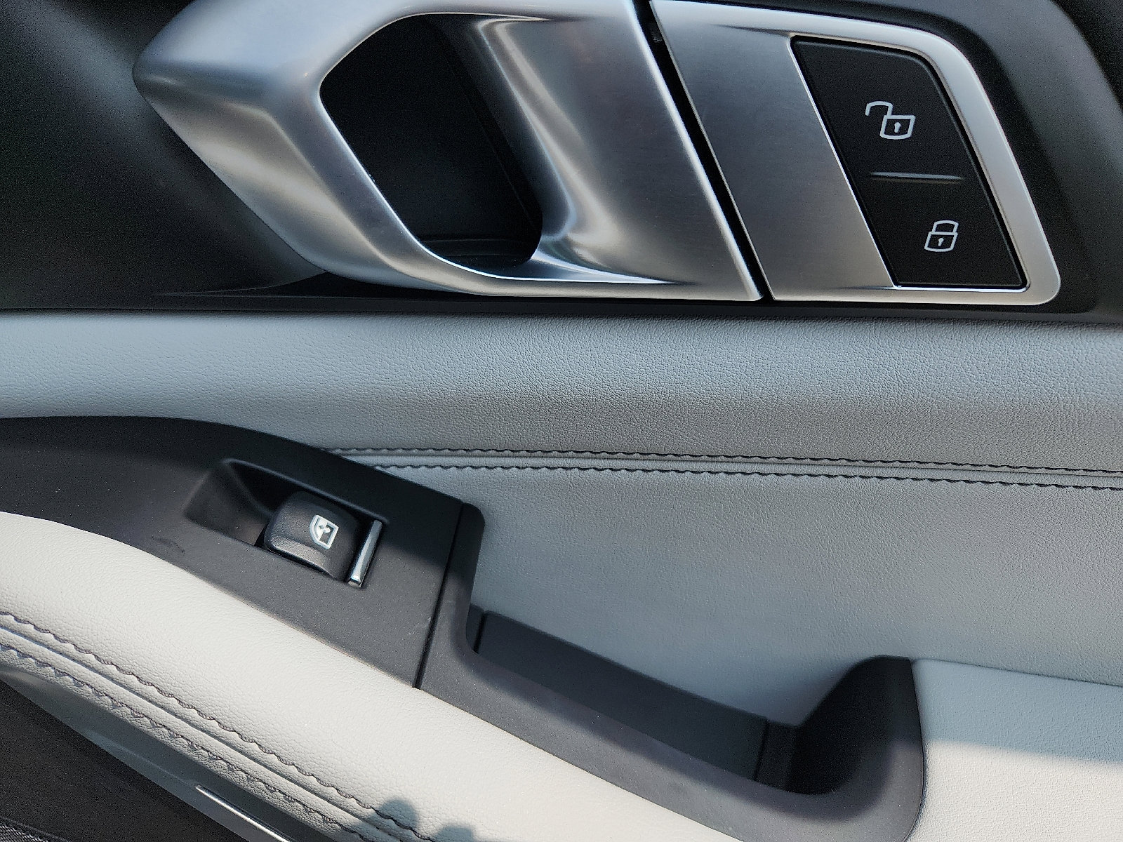 Used 2024 BMW X5 xDrive40i w/ Premium Package image 36