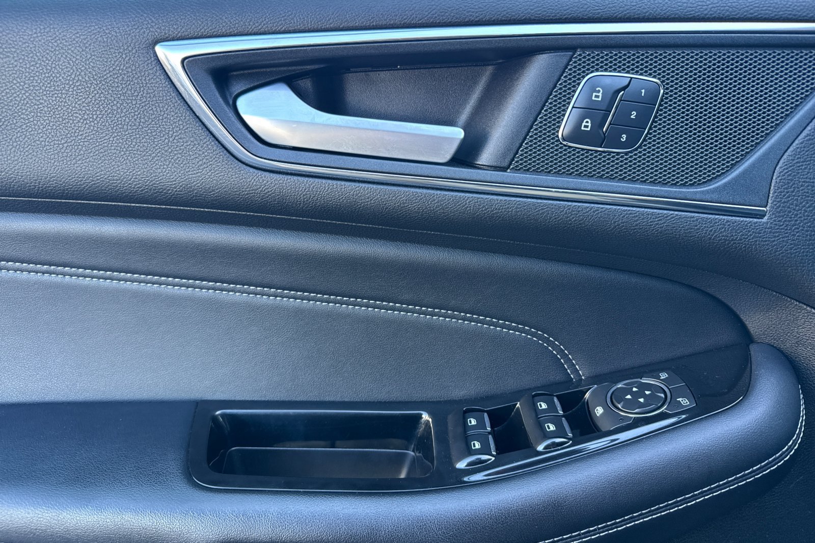 Certified 2018 Ford Edge Titanium w/ Technology Package FWD image 9