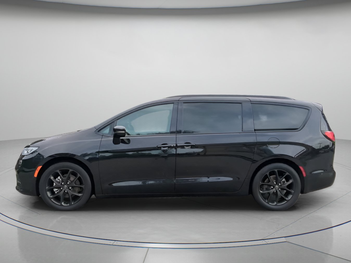 Used 2025 Chrysler Pacifica Limited FWD image 13