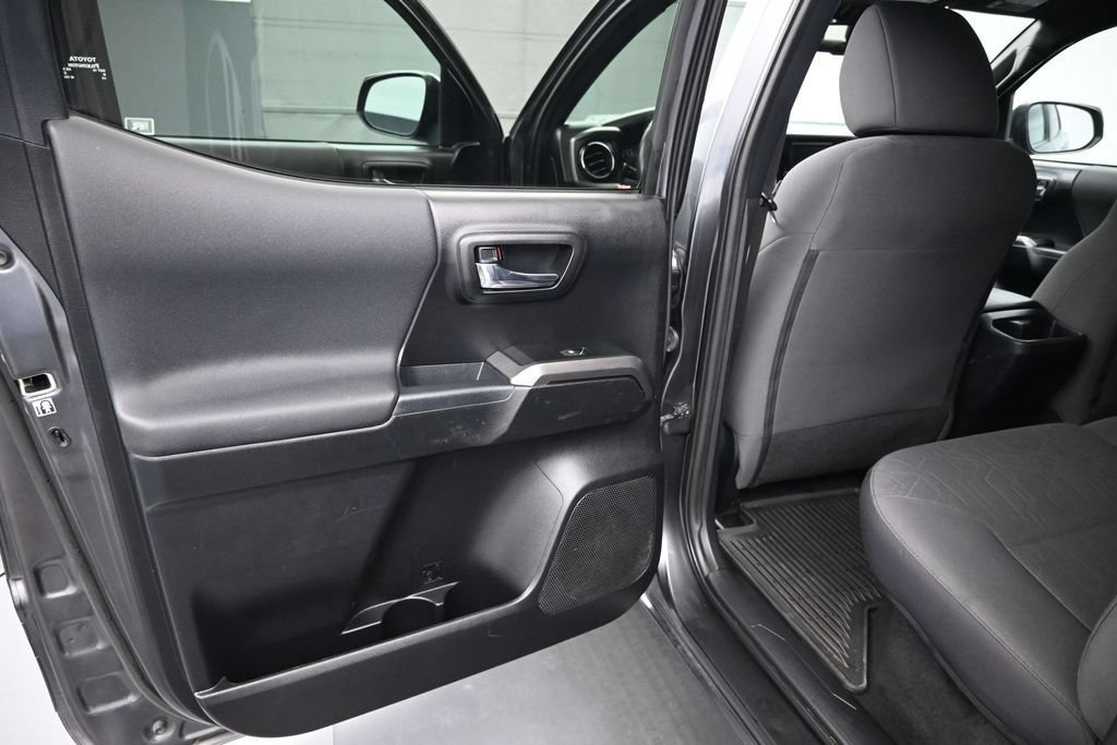 Used 2019 Toyota Tacoma TRD Sport AWD/4WD image 10