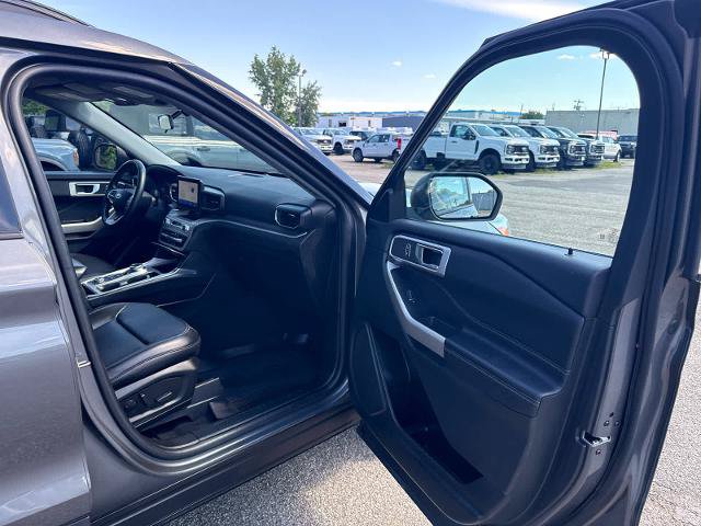 Certified 2023 Ford Explorer XLT w/ Equipment Group 202A AWD/4WD image 9