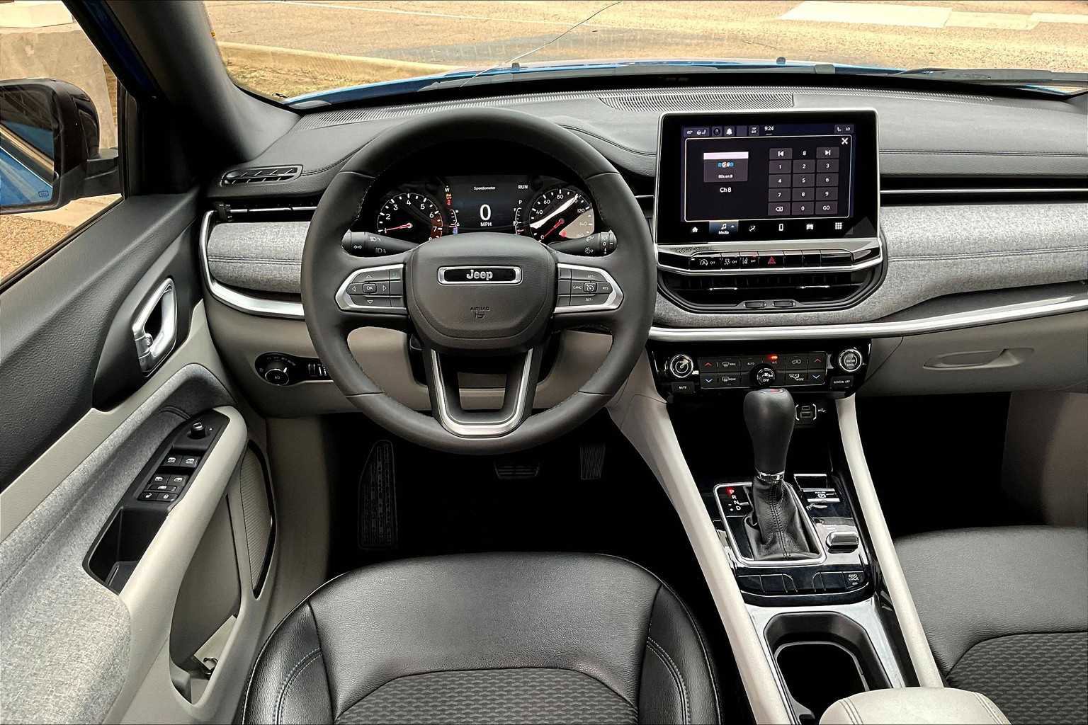 Used 2024 Jeep Compass Latitude w/ Convenience Group image 7