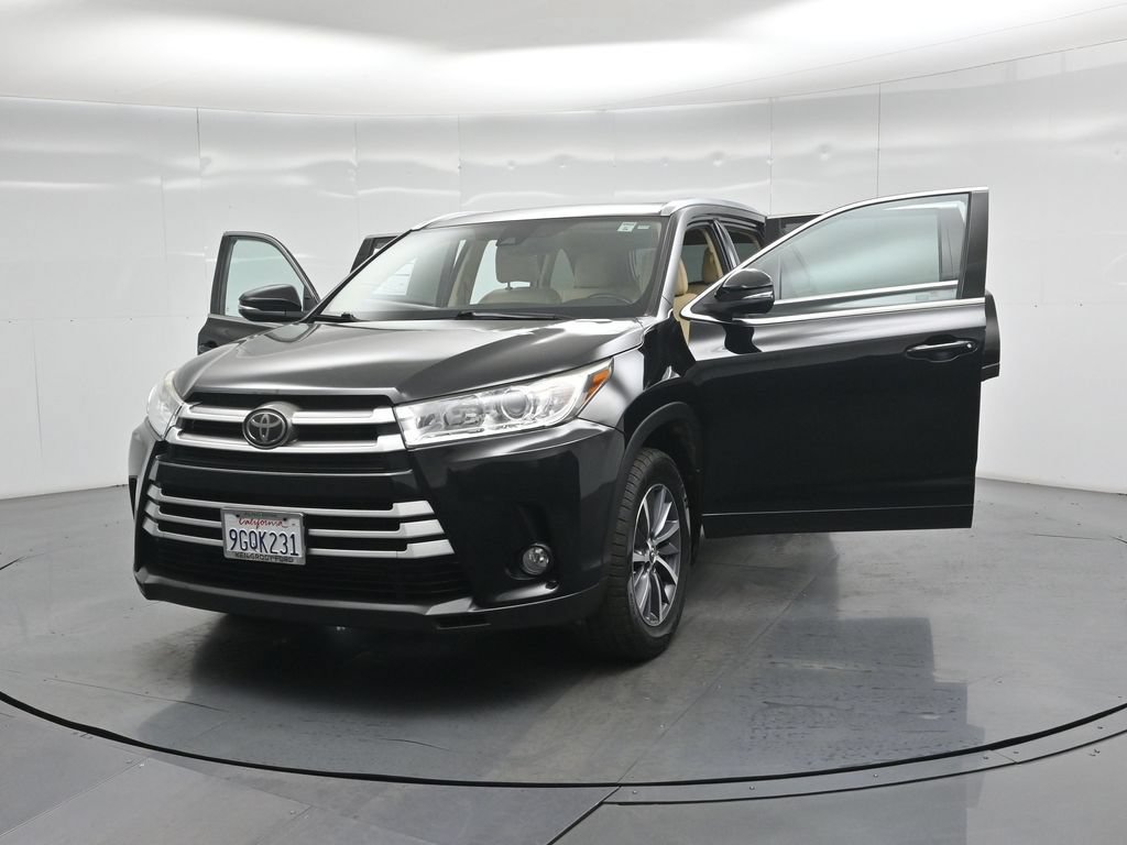 Used 2018 Toyota Highlander XLE AWD/4WD image 30