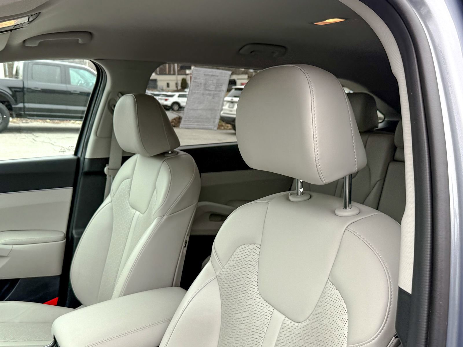 Used 2023 Kia Sorento S image 15