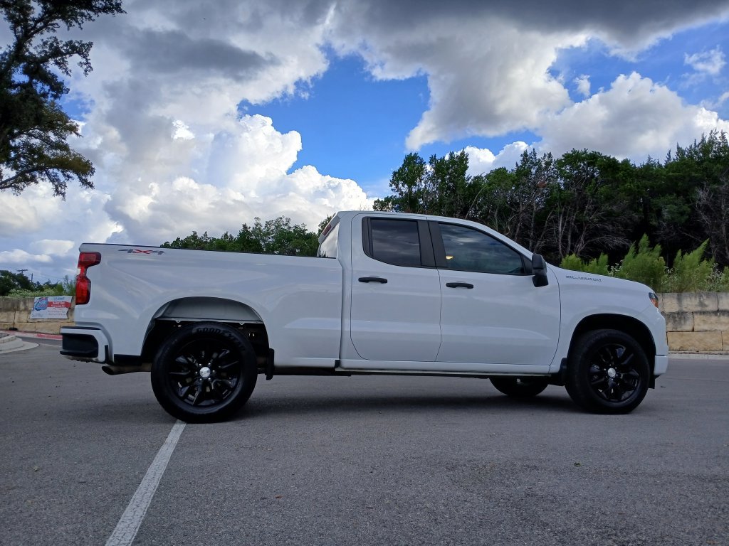 Used 2024 Chevrolet Silverado 1500 Custom AWD/4WD image 2