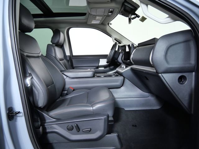 Certified 2025 Ford Expedition Active AWD/4WD image 11