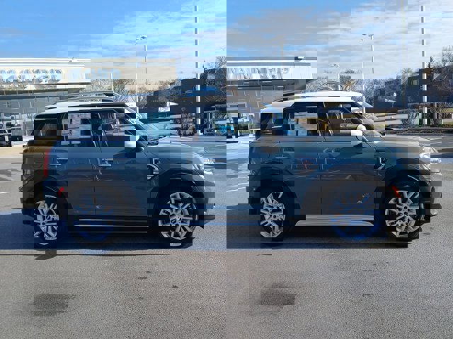 Used 2024 MINI Cooper Countryman S w/ Signature Upholstery Package image 5