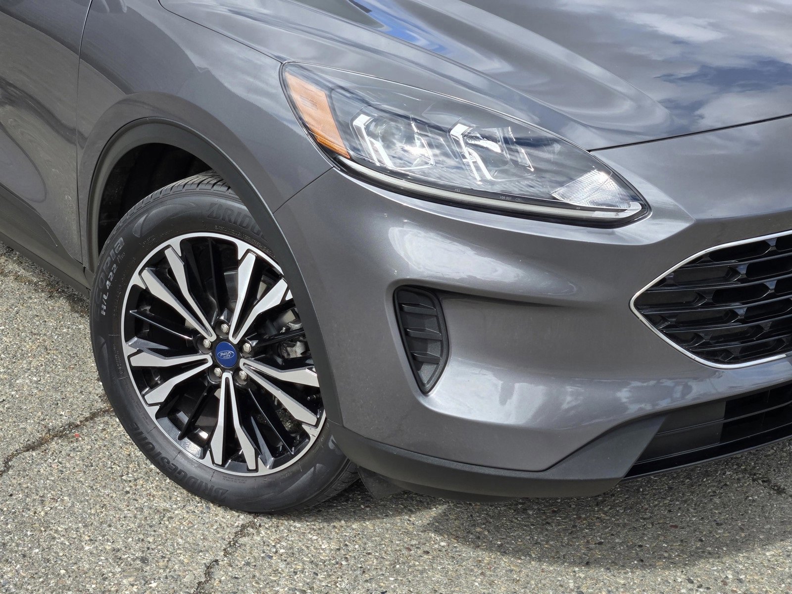 Certified 2022 Ford Escape SE w/ SE Sport Appearance Package image 9