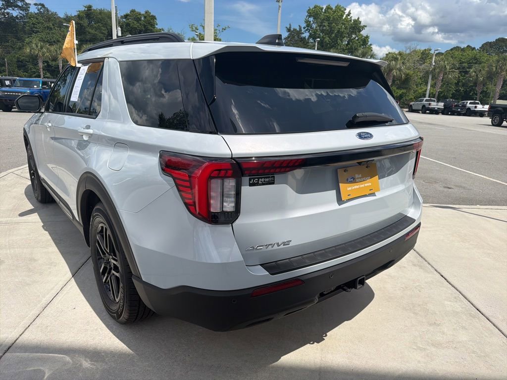Certified 2025 Ford Explorer Active RWD image 5