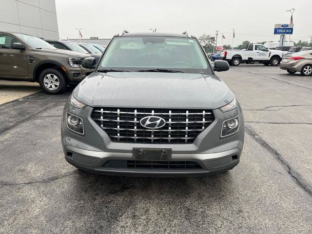 Used 2023 Hyundai Venue Limited FWD image 2