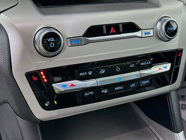 Certified 2022 Ford Explorer XLT w/ Equipment Group 202A image 22