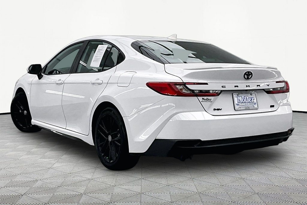 Used 2025 Toyota Camry SE w/ Multimedia Upgrade Package FWD image 13