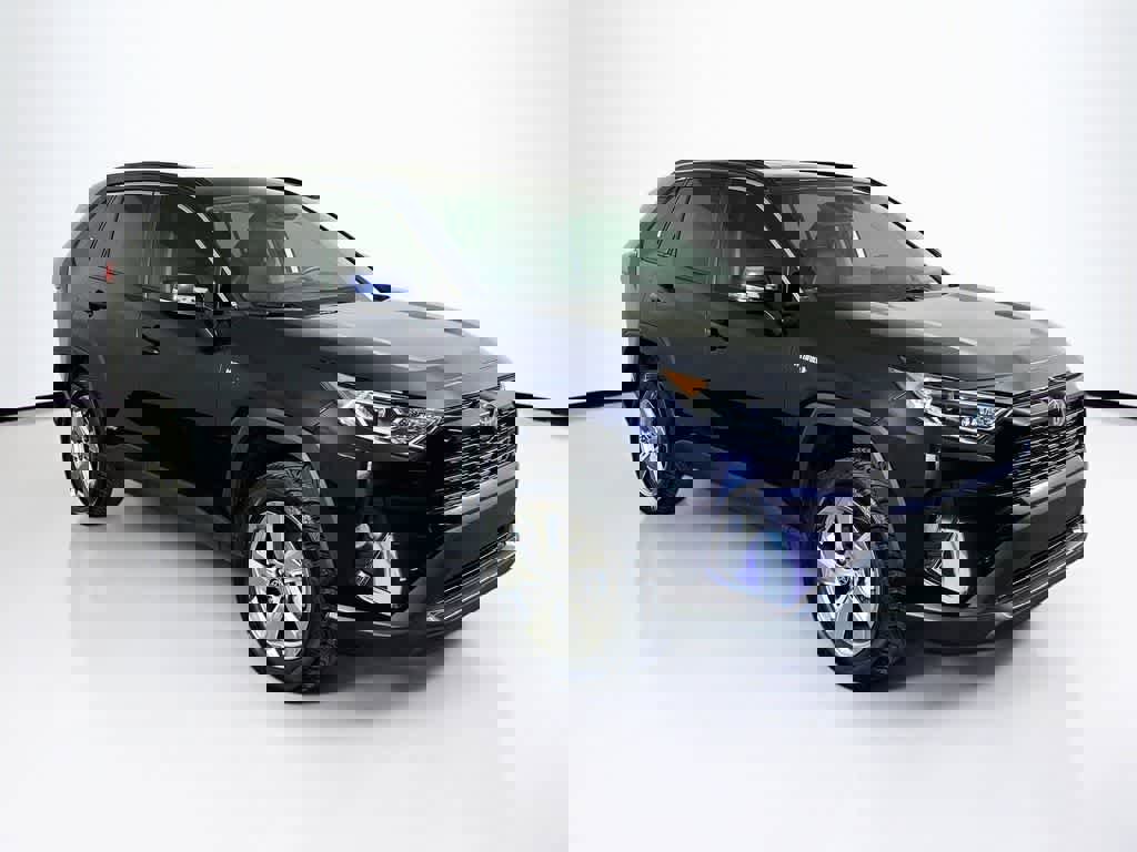 Used 2021 Toyota RAV4 XLE Premium image 24