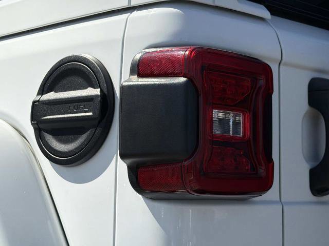 Used 2021 Jeep Wrangler Unlimited Sahara image 8