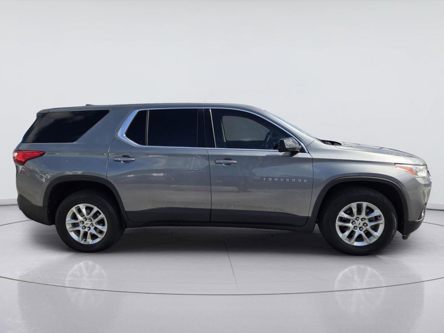 Used 2018 Chevrolet Traverse LS FWD image 4