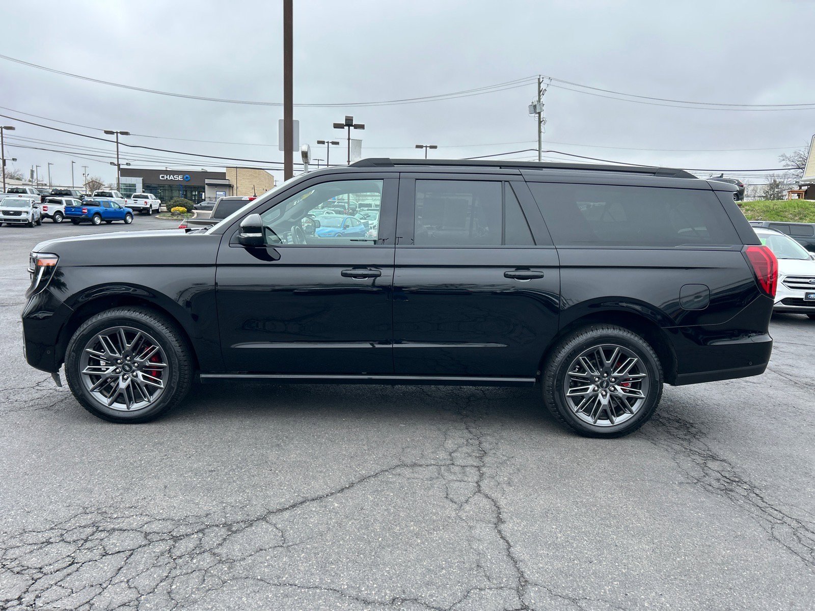 Certified 2025 Ford Expedition Max Platinum w/ Stealth Performance Package AWD/4WD image 5