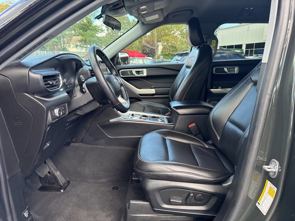 Certified 2022 Ford Explorer XLT w/ Equipment Group 202A image 20