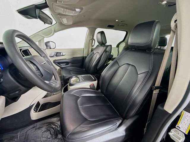 Used 2023 Chrysler Pacifica Touring-L image 20