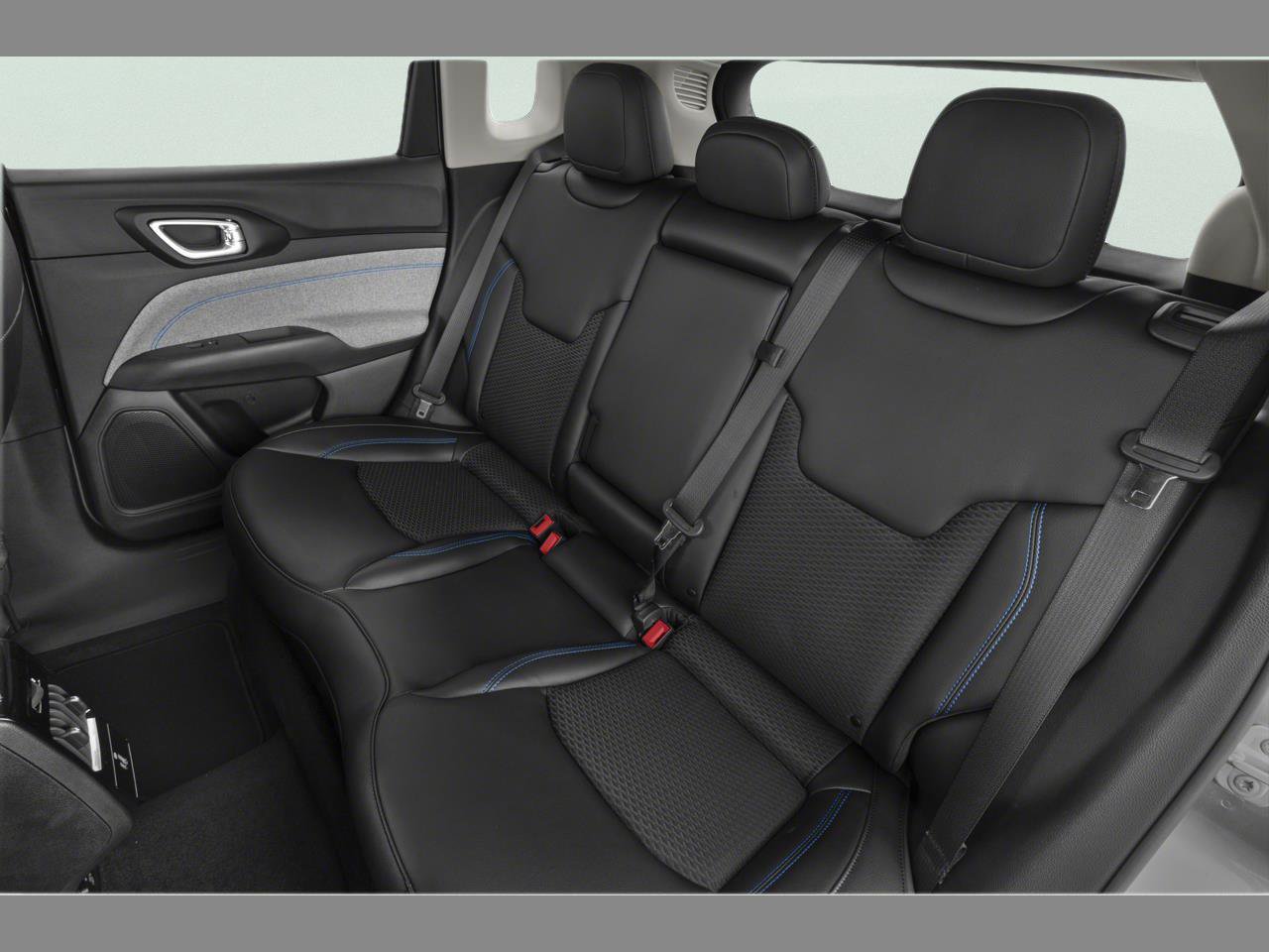 Used 2022 Jeep Compass Latitude FWD image 40