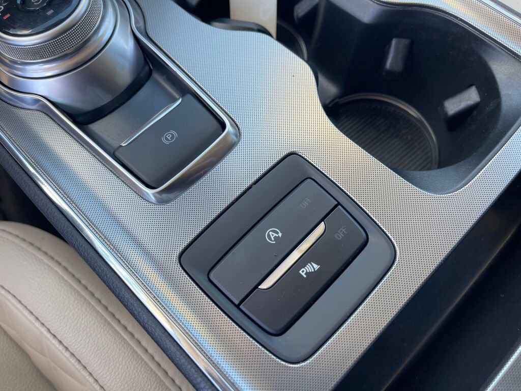Certified 2024 Ford Edge Titanium AWD/4WD image 15